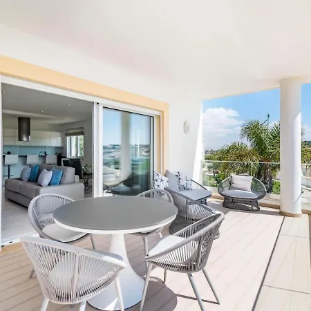 By The Sea Ocean View Apartment Lagos