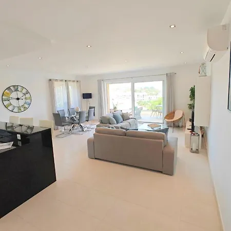 By The Sea Ocean View Apartment Lagos