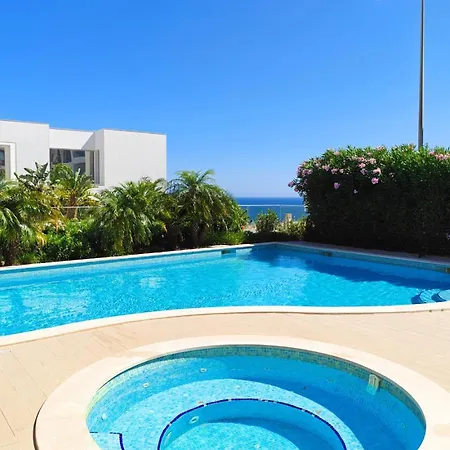 By The Sea Ocean View アパート *